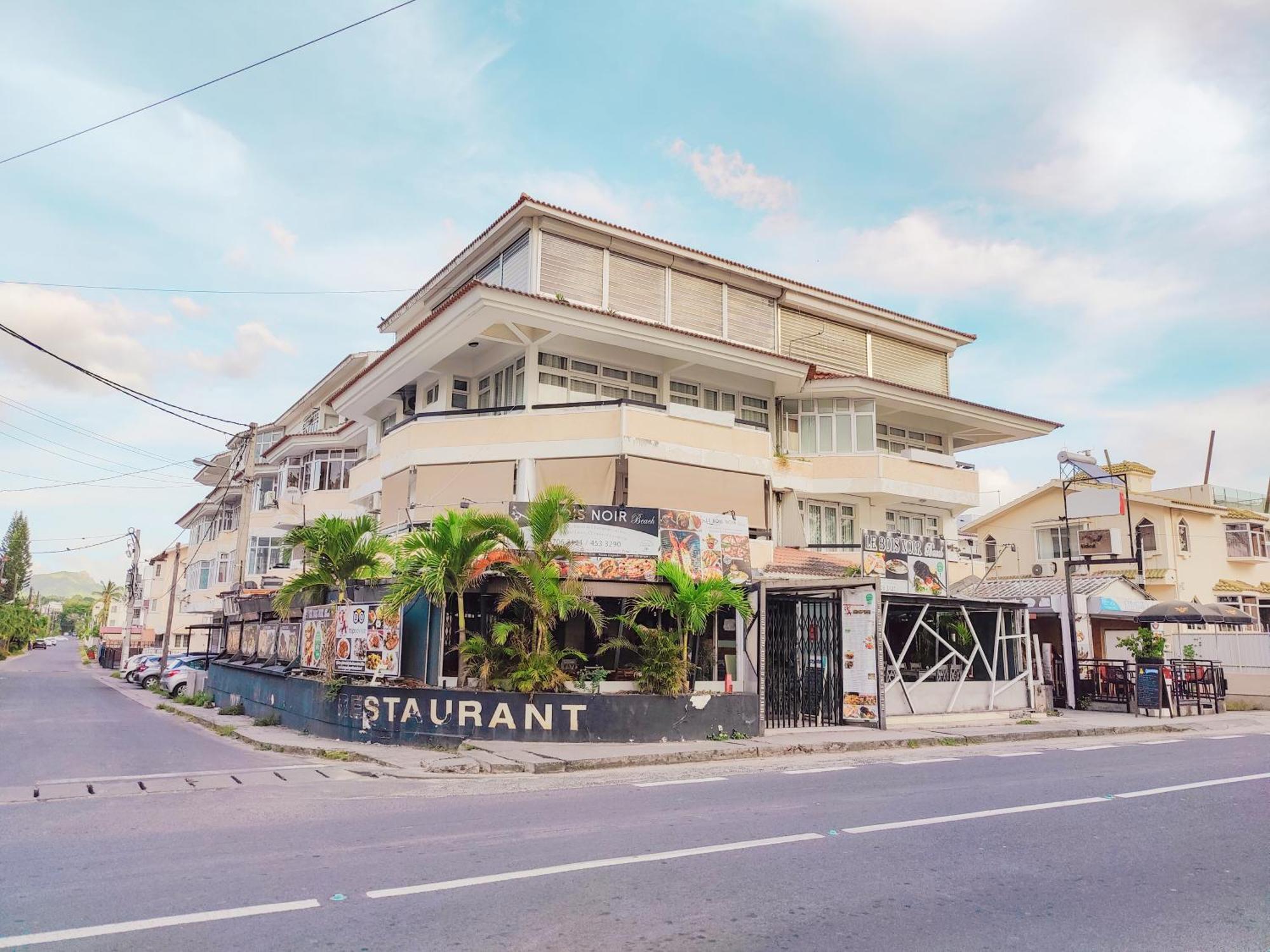 Fibonacci Beachfront Apartment Flic-en-Flacq Esterno foto